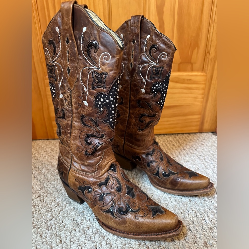 Elegant Western Embroidered Boots. GREAT FOR A NASHVILLE GIRL’s TRIP!